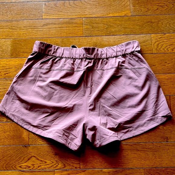 ❤️LULULEMON STROLL AT SUNDOWN SHORT 3”-SPICED CHAI-10❤️ - Picture 9 of 13